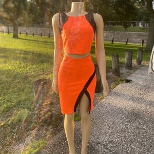 DISCOUNTED PRICE 2 PIECE SKIRT SET FOR WOMEN AND GIRLS JUNIORS SIZE LARGE.